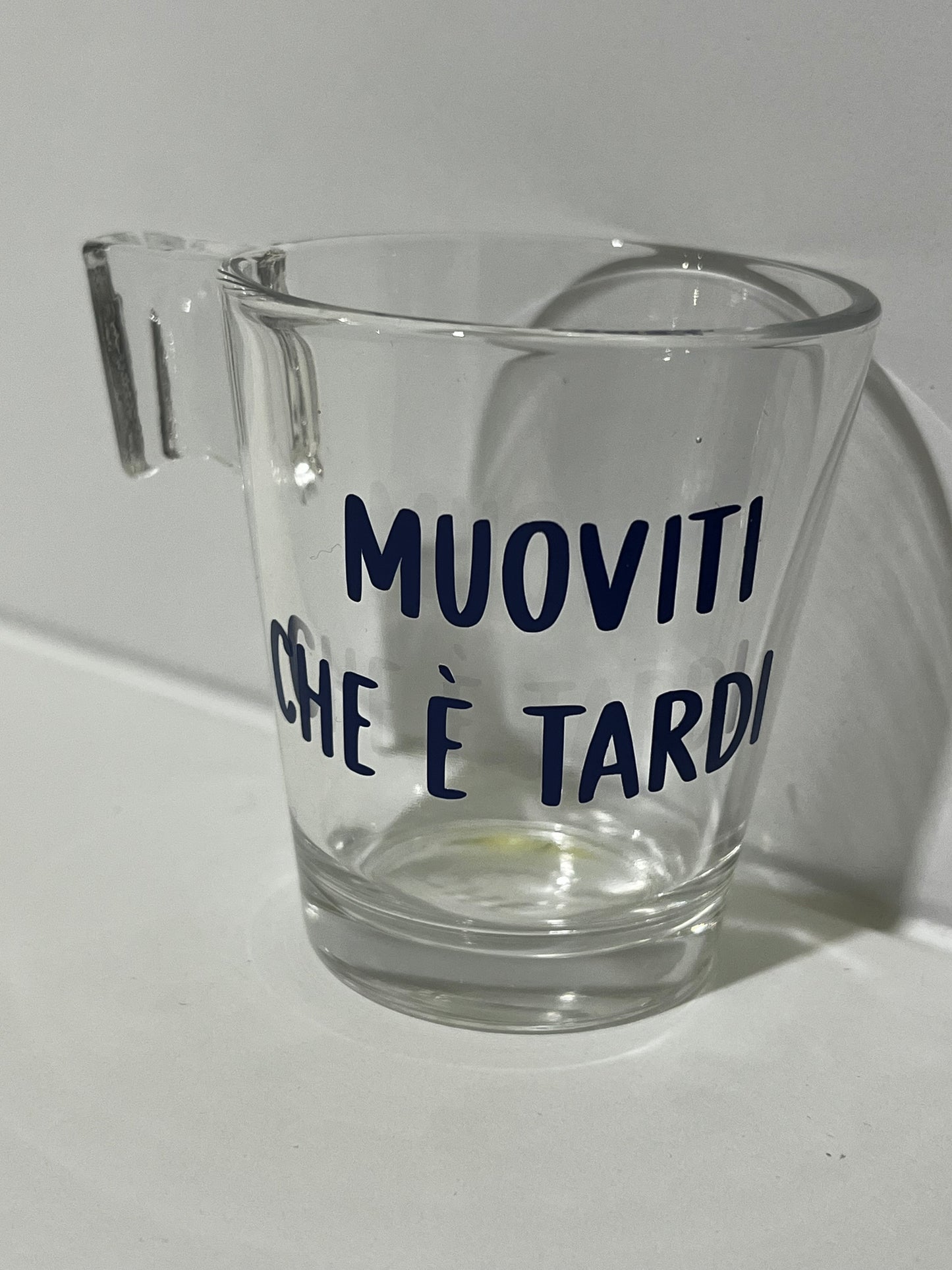 Tazzina da caffè con scritta divertente muoviti che è tardi