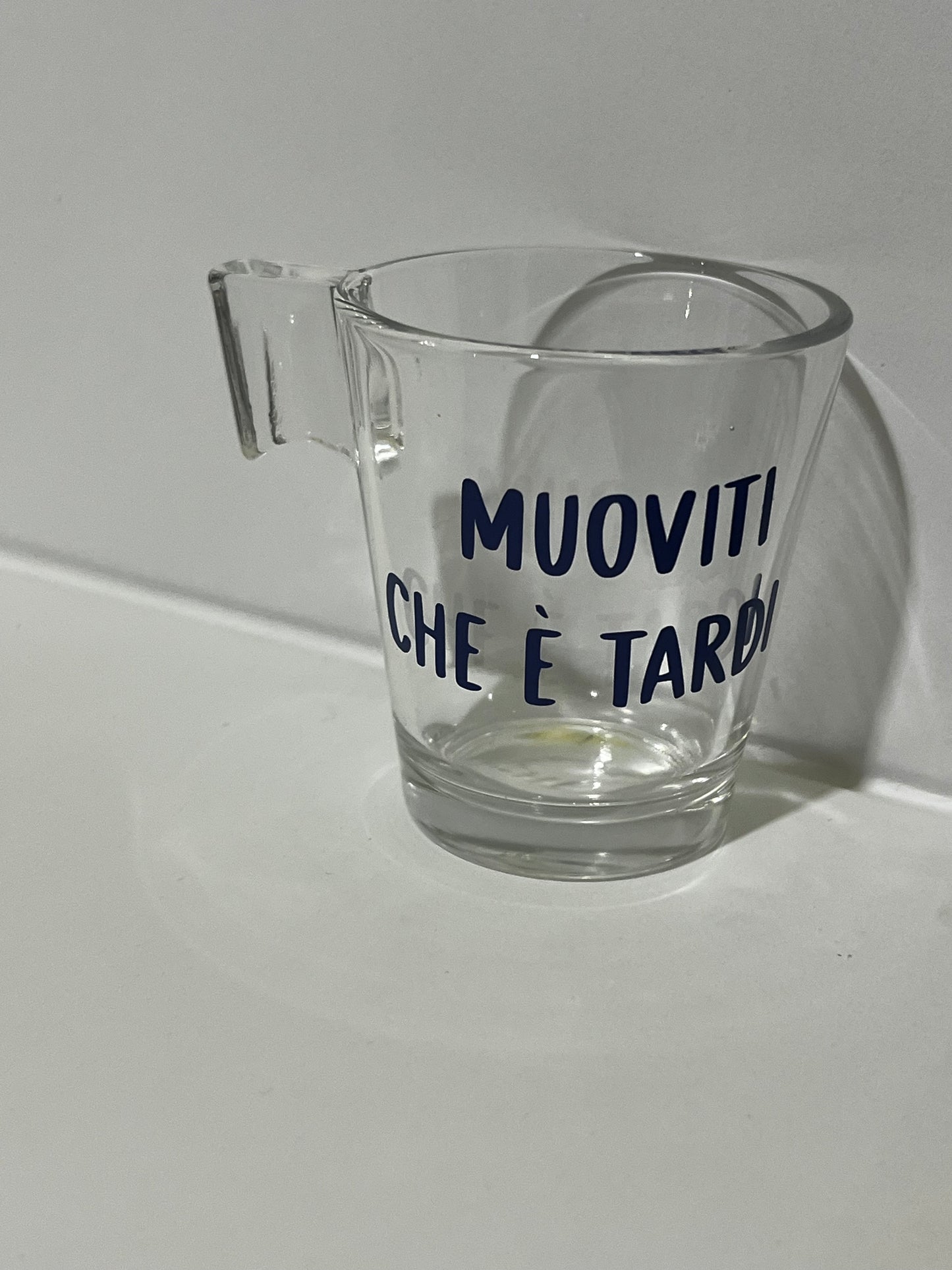Tazzina da caffè con scritta divertente muoviti che è tardi