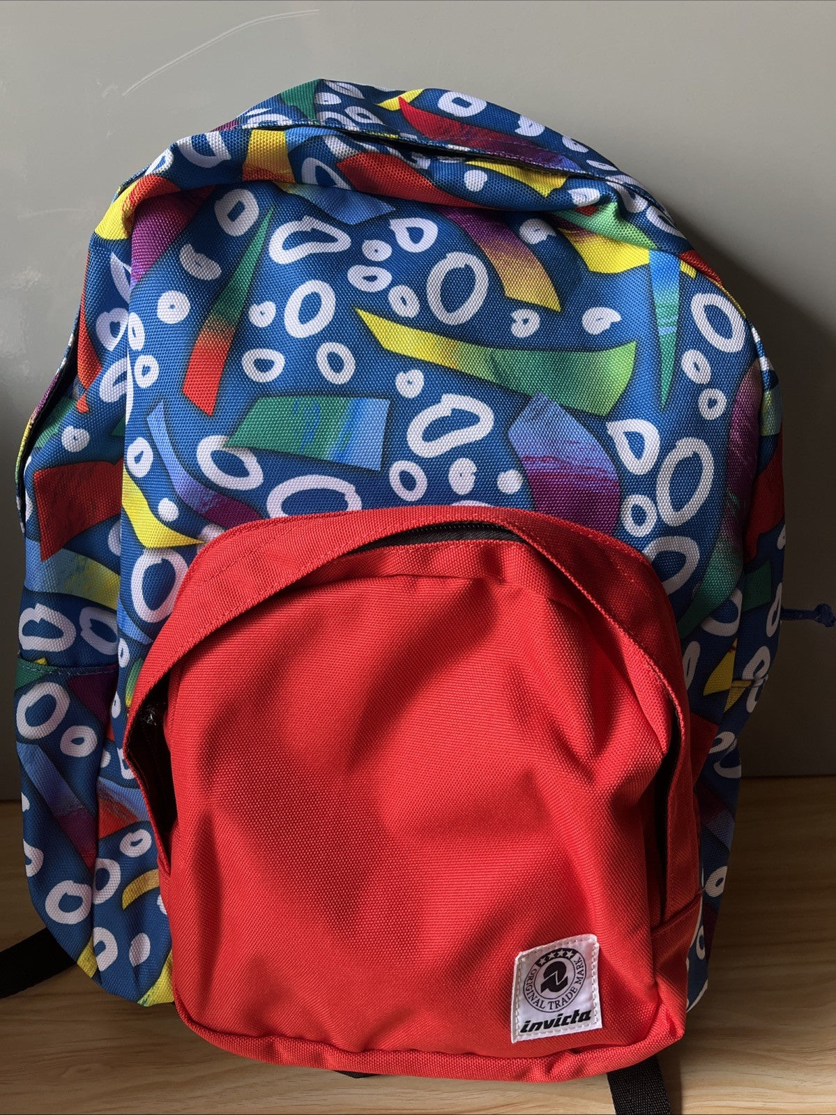 ZAINO INVICTA OLLIE FACE PACK FANTASY Capacità 25 lt Dimensione cm. 31 x 43 x 20 Fondo e schienale imbottito,rivestito in tessuto. Spallacci Imbottiti e rivestiti in tessuto. Zaino in polyestere