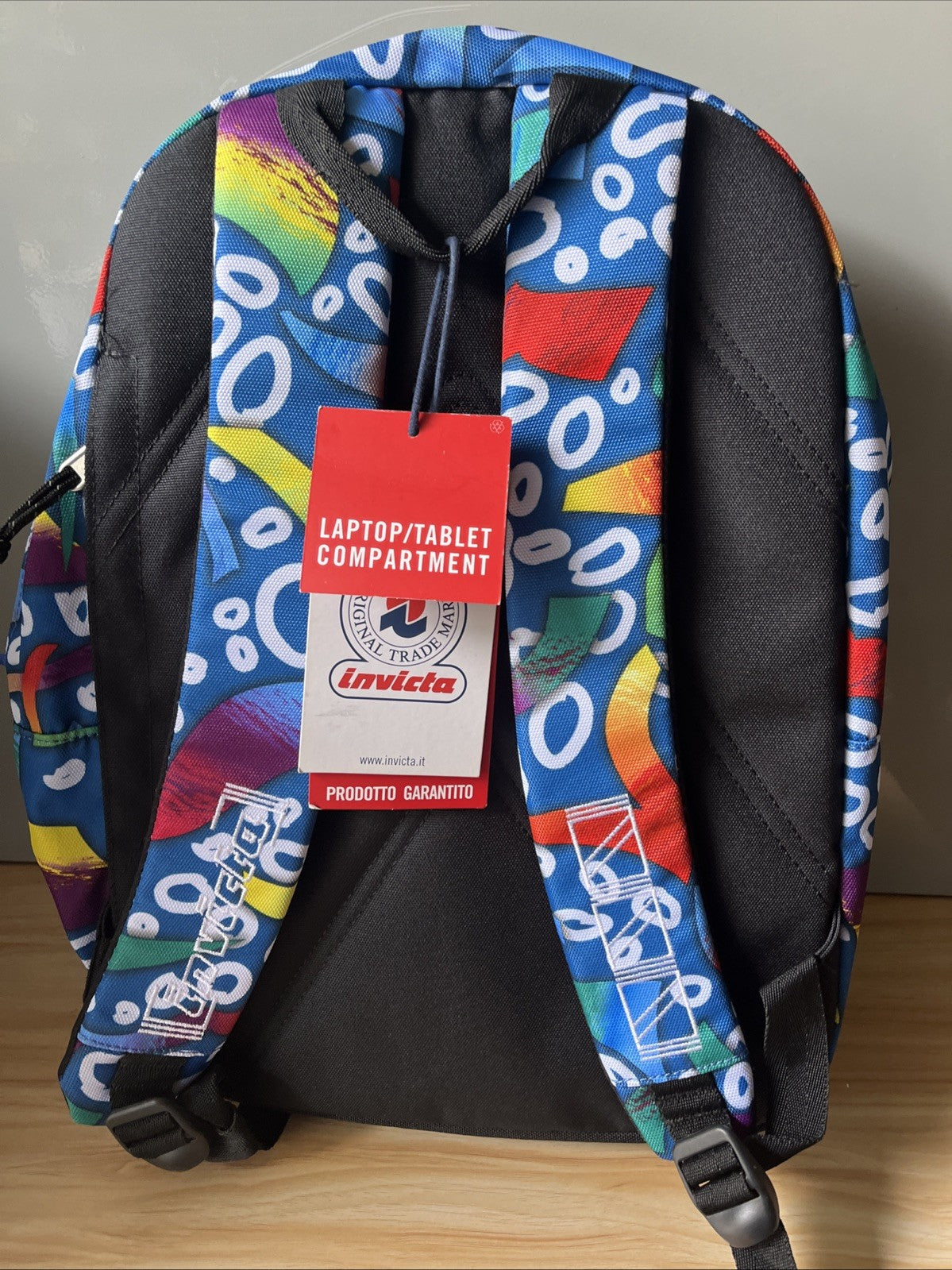 ZAINO INVICTA OLLIE FACE PACK FANTASY Capacità 25 lt Dimensione cm. 31 x 43 x 20 Fondo e schienale imbottito,rivestito in tessuto. Spallacci Imbottiti e rivestiti in tessuto. Zaino in polyestere