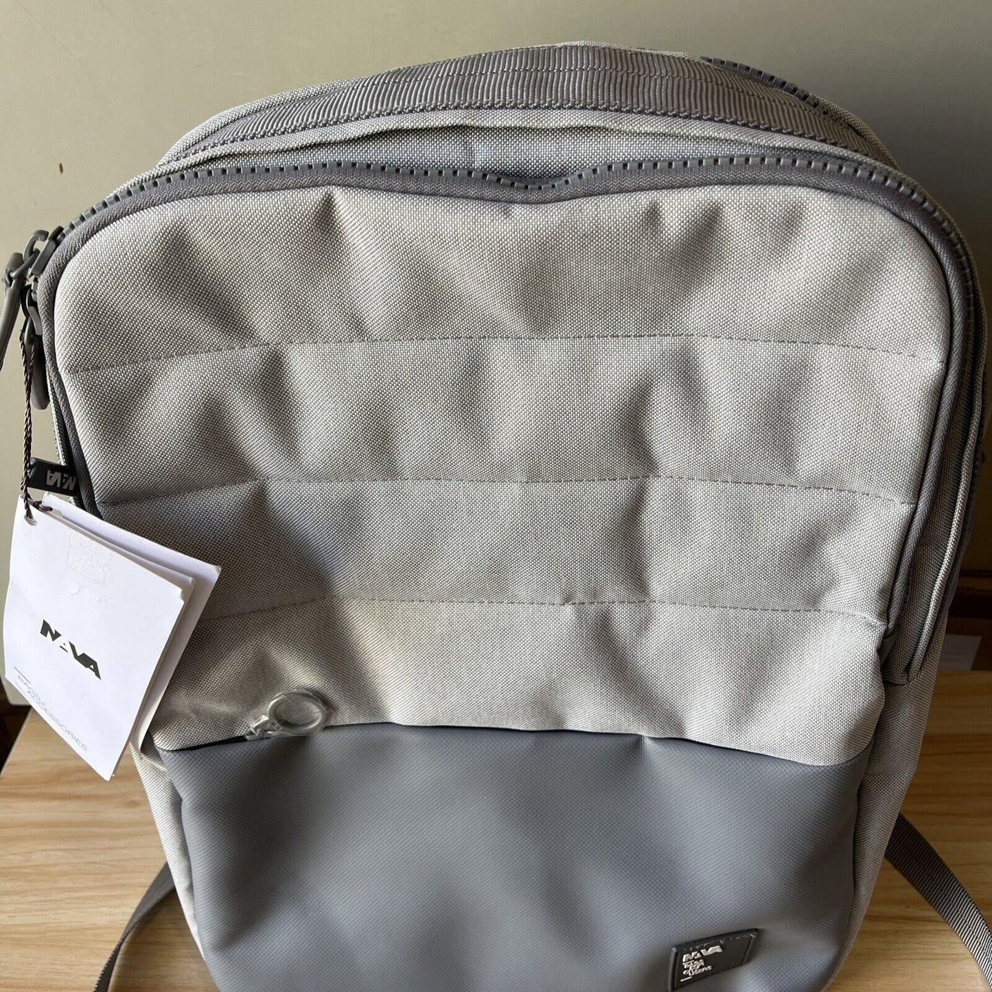 Borsa Zaino NAVA backpack grigio chiaro ufficio lavoro viaggio donna e uomo