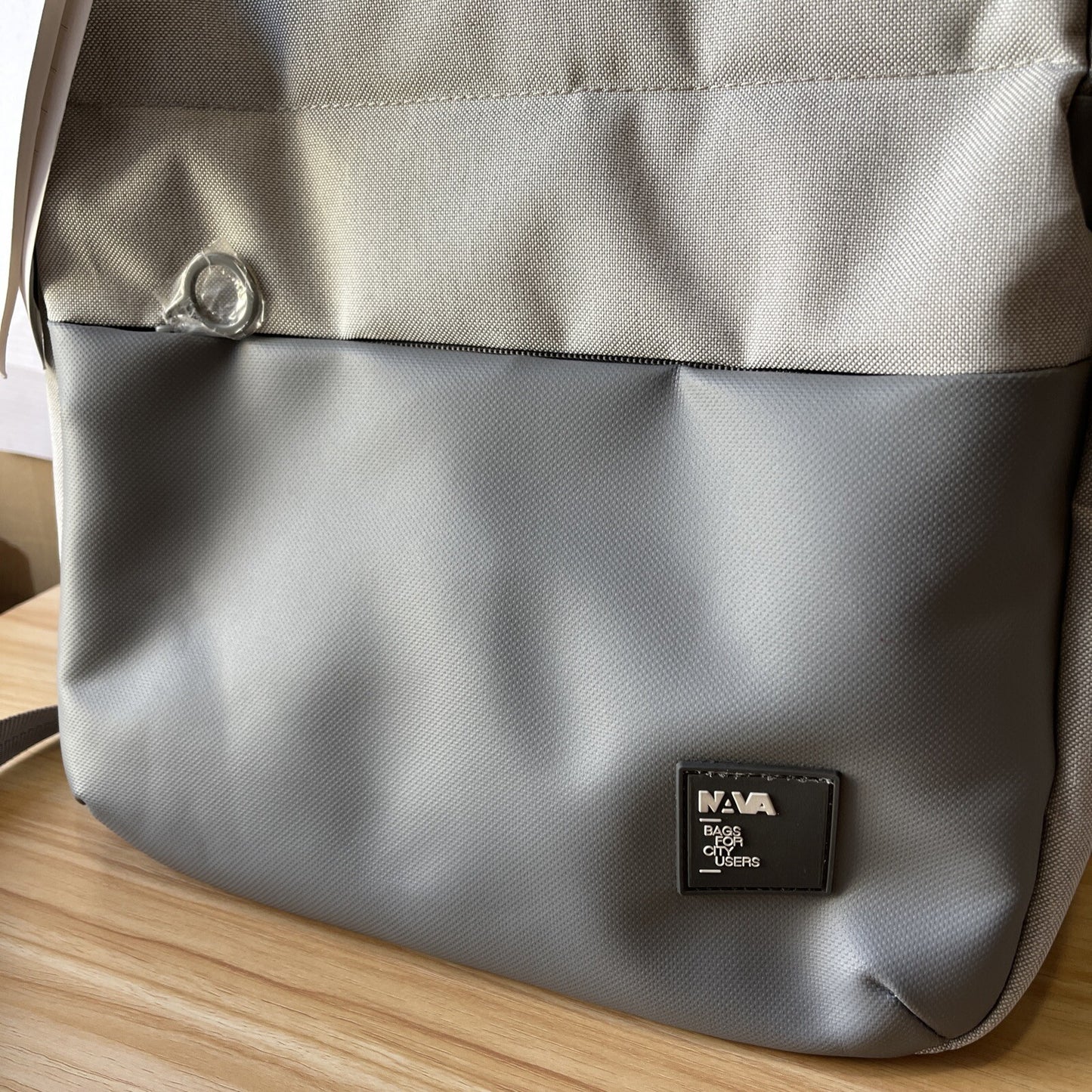 Borsa Zaino NAVA backpack grigio chiaro ufficio lavoro viaggio donna e uomo
