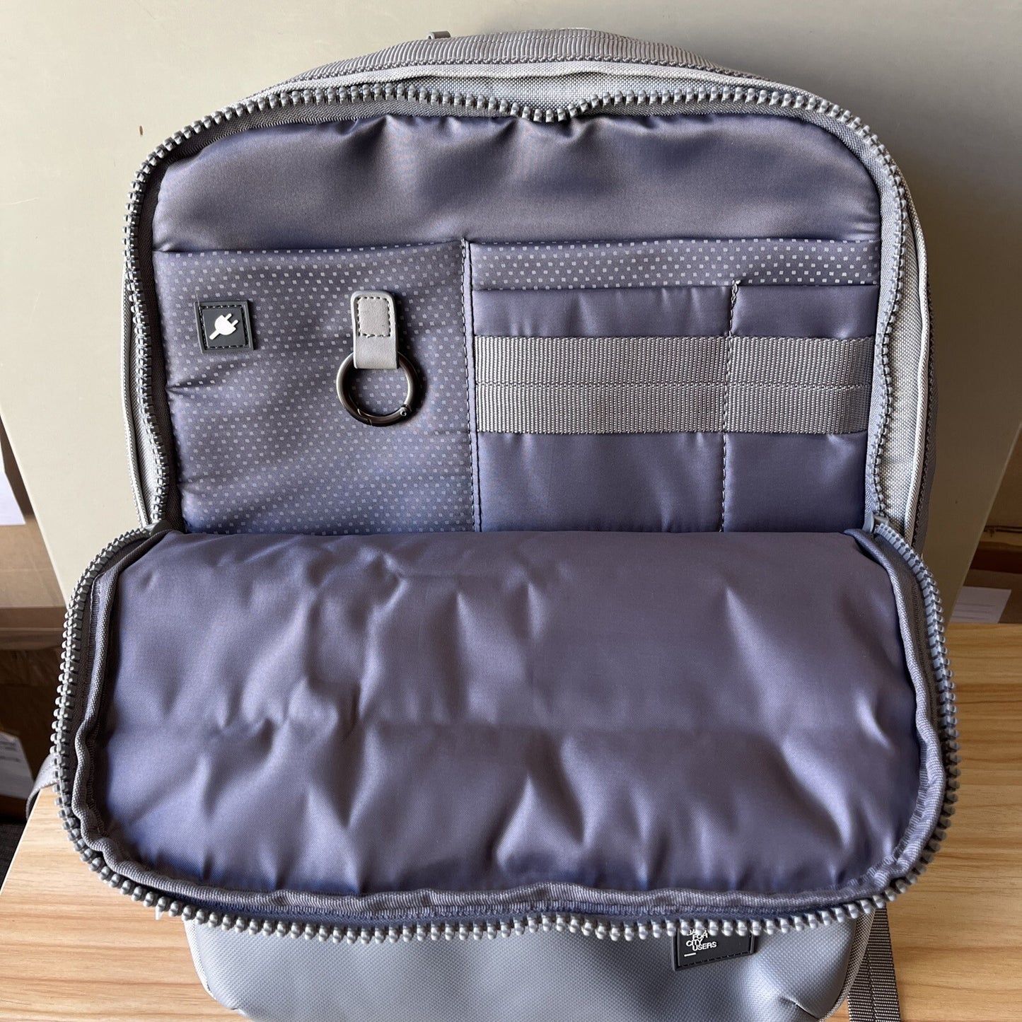 Borsa Zaino NAVA backpack grigio chiaro ufficio lavoro viaggio donna e uomo