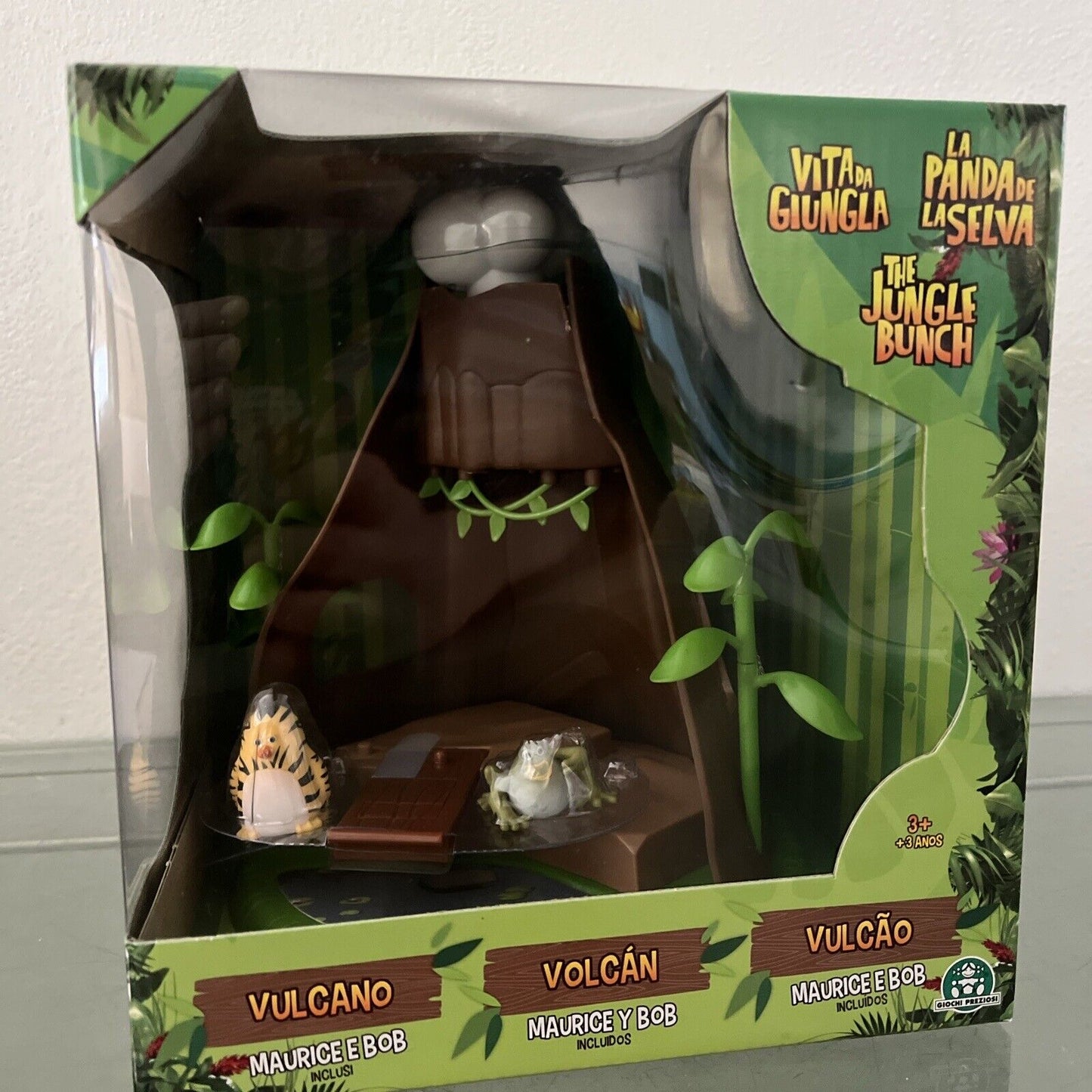 vita da giungla il vulcano personaggi inclusi e fumo vero