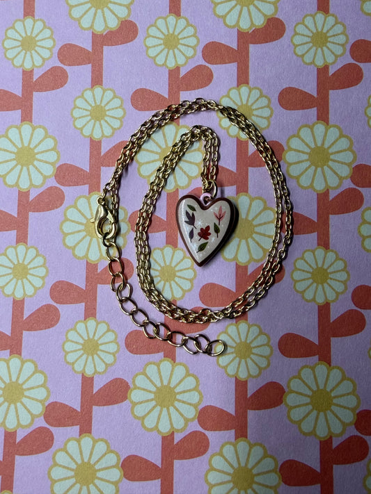 Collana con ciondolo a cuore con stampa di fiori