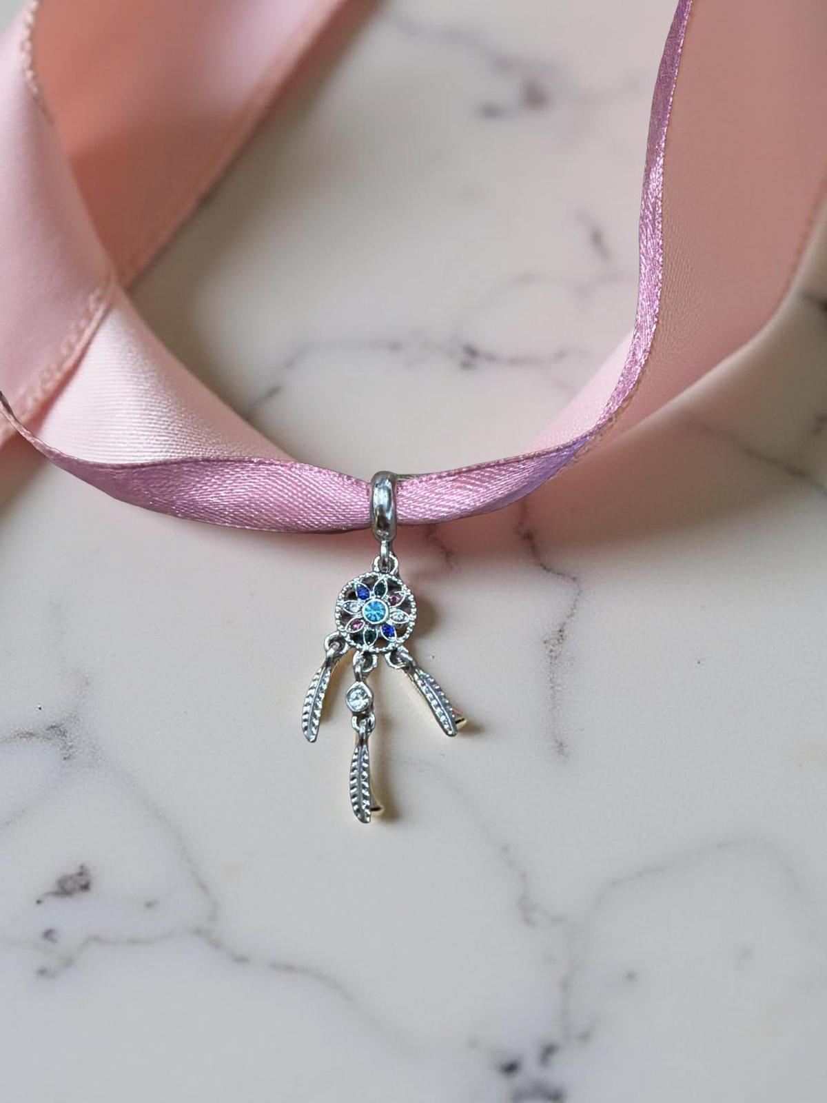 CIONDOLO CHARM ROTONDO CON BRILLANTINI E PIUME ACCHIAPPASOGNI PER BRACCIALE