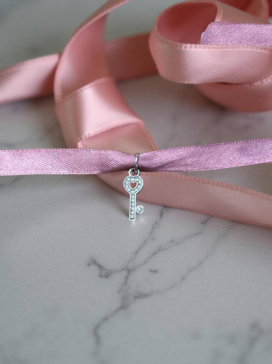 ciondolo  chiave con brillantini per bracciali o collane