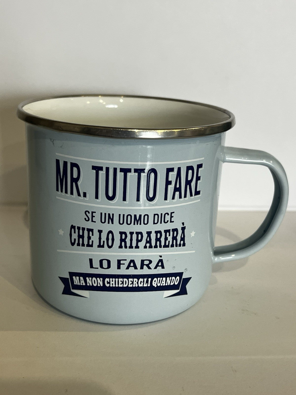 Tazza mug metallo smaltata H&H frase divertente Mr Tutto Fare