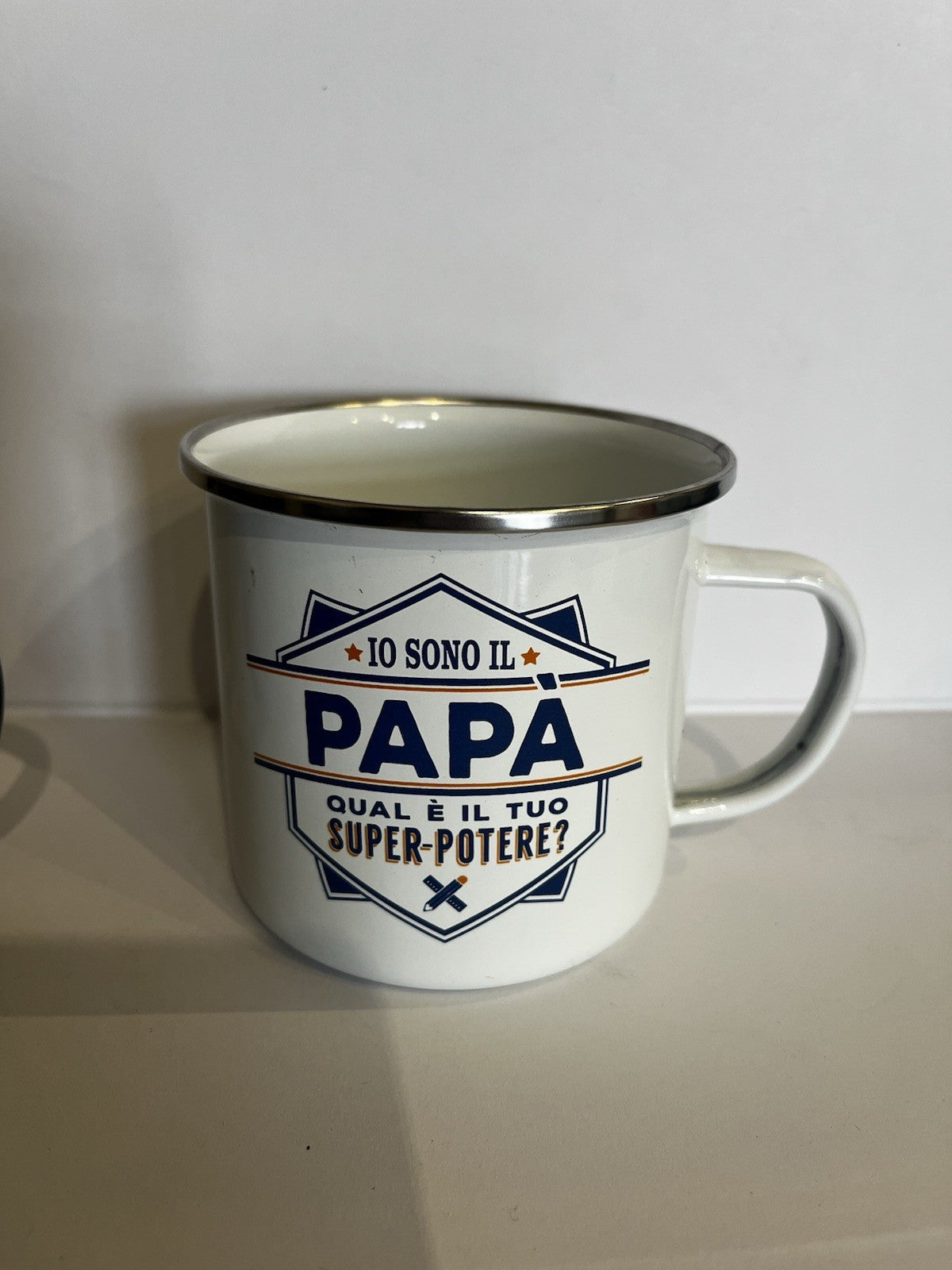 Tazza mug metallo smaltata H&H frase divertente Super Potere Papà