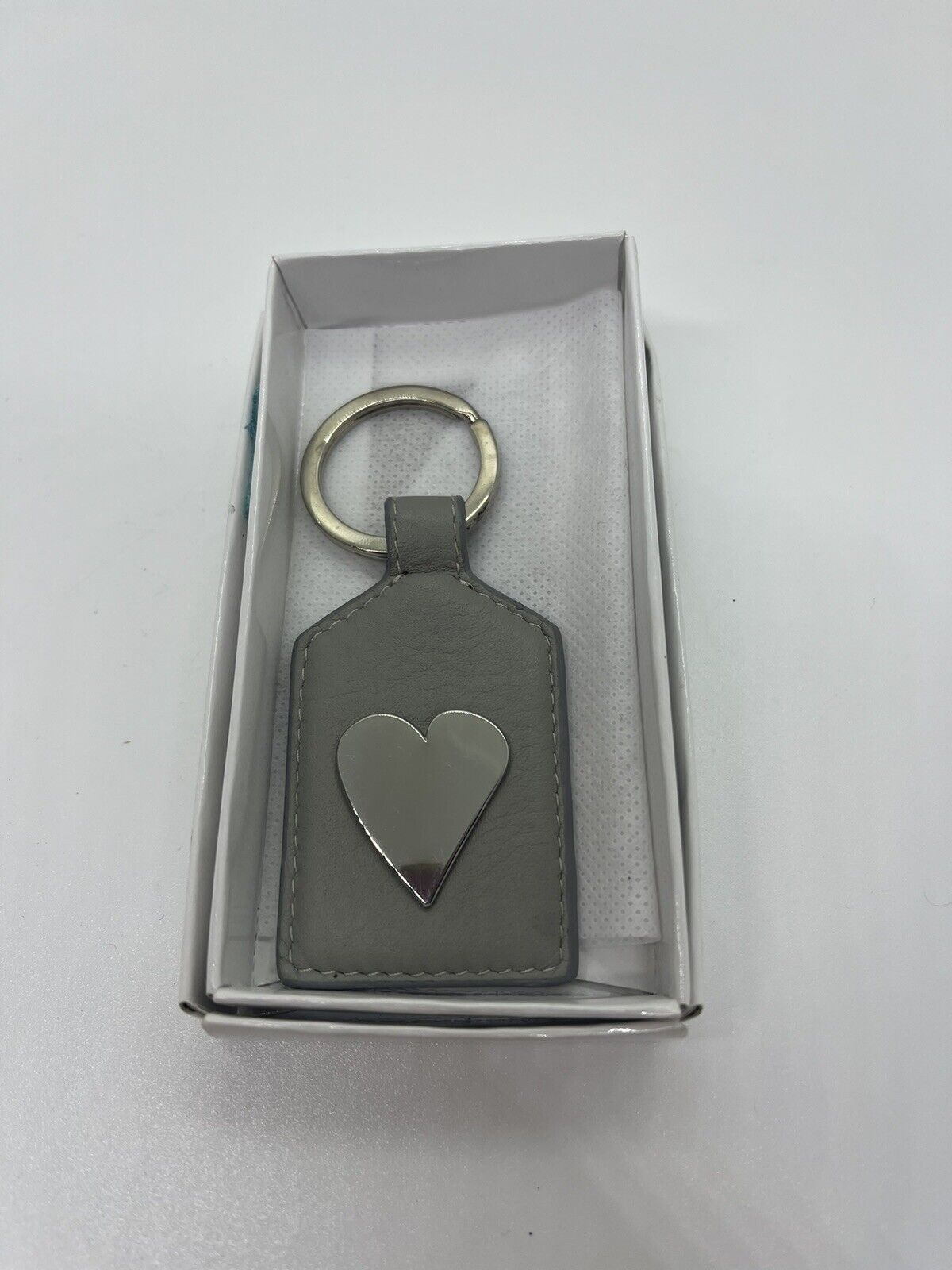 PORTACHIAVI IDEA REGALO NOVITÀ NAVA IN PELLE CON CUORE METALLO 10CM GRIGIO