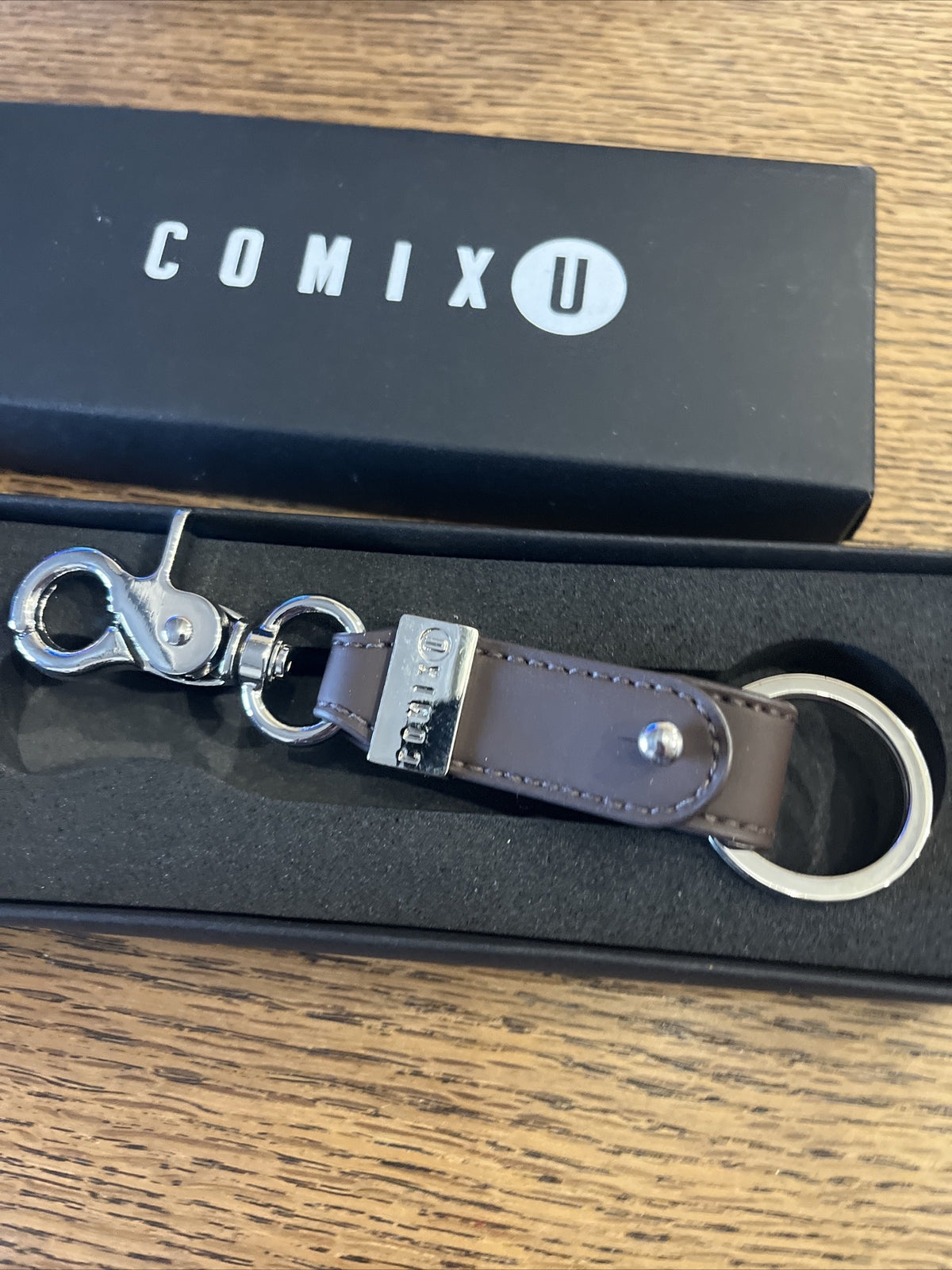 portachiavi chiave comix U marrone con anello scritta in metallo 13,5 cm