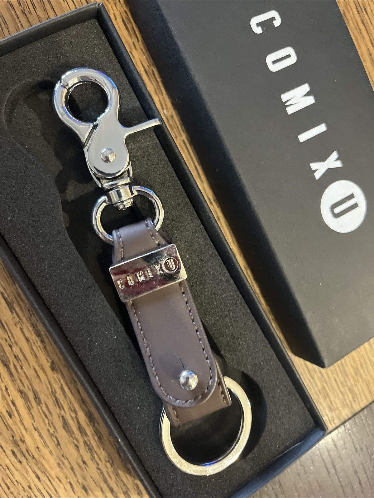 portachiavi chiave comix U marrone con anello scritta in metallo 13,5 cm