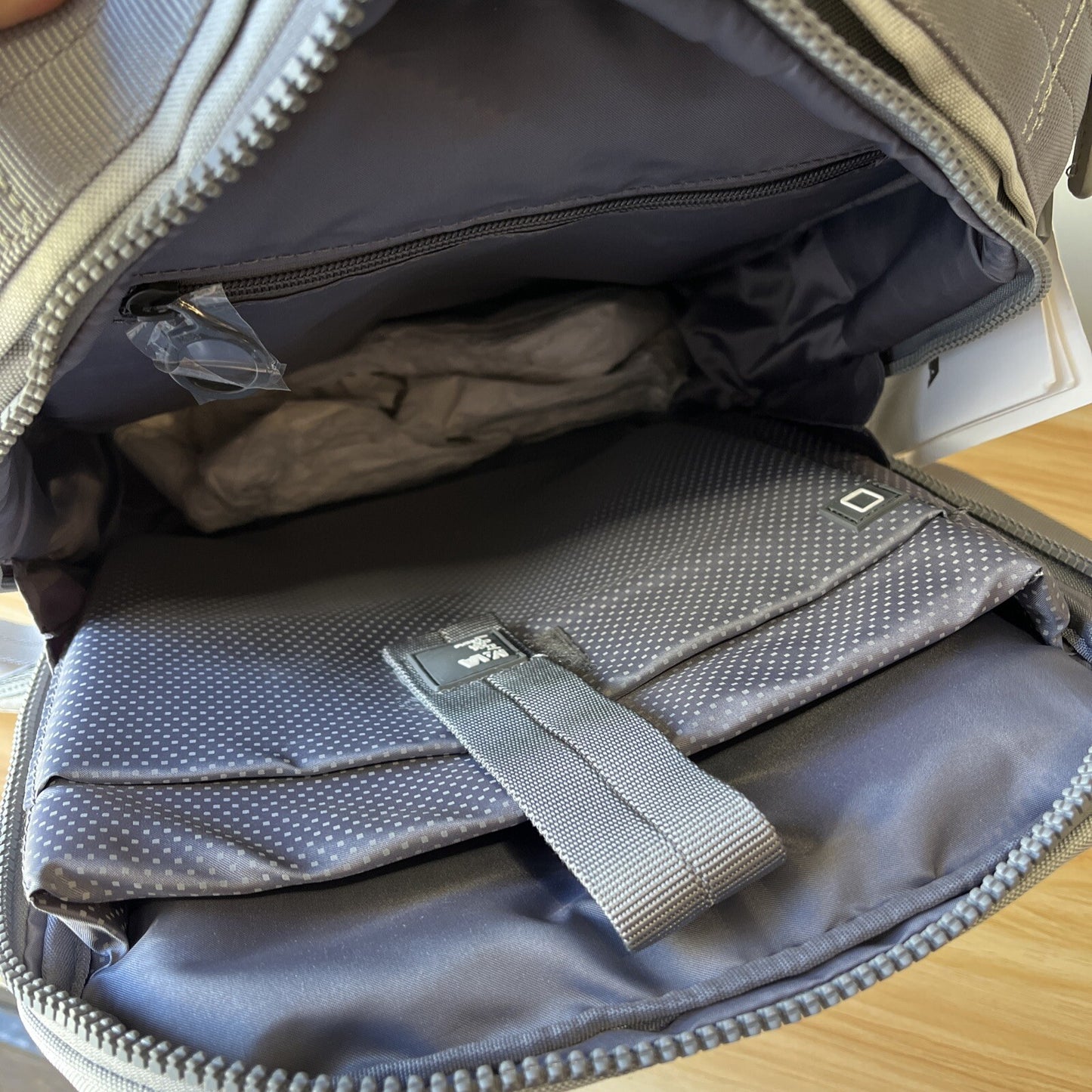 Borsa Zaino NAVA backpack grigio chiaro ufficio lavoro viaggio donna e uomo