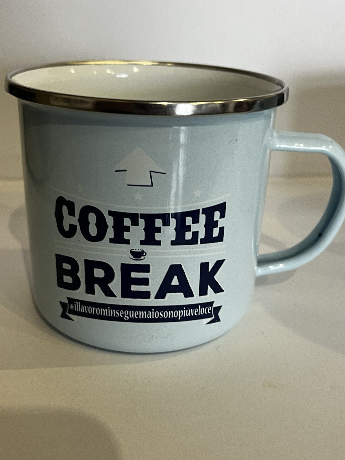 Tazza mug metallo smaltata H&H frase divertente Coffee Break